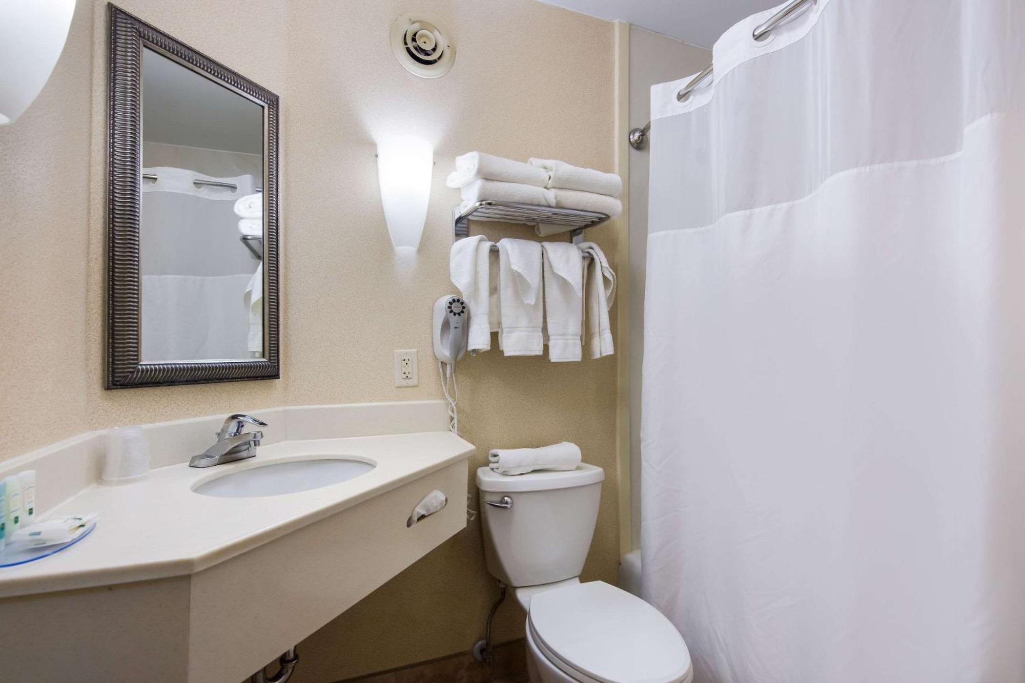 Quality Inn Oneonta Cooperstown Area Экстерьер фото